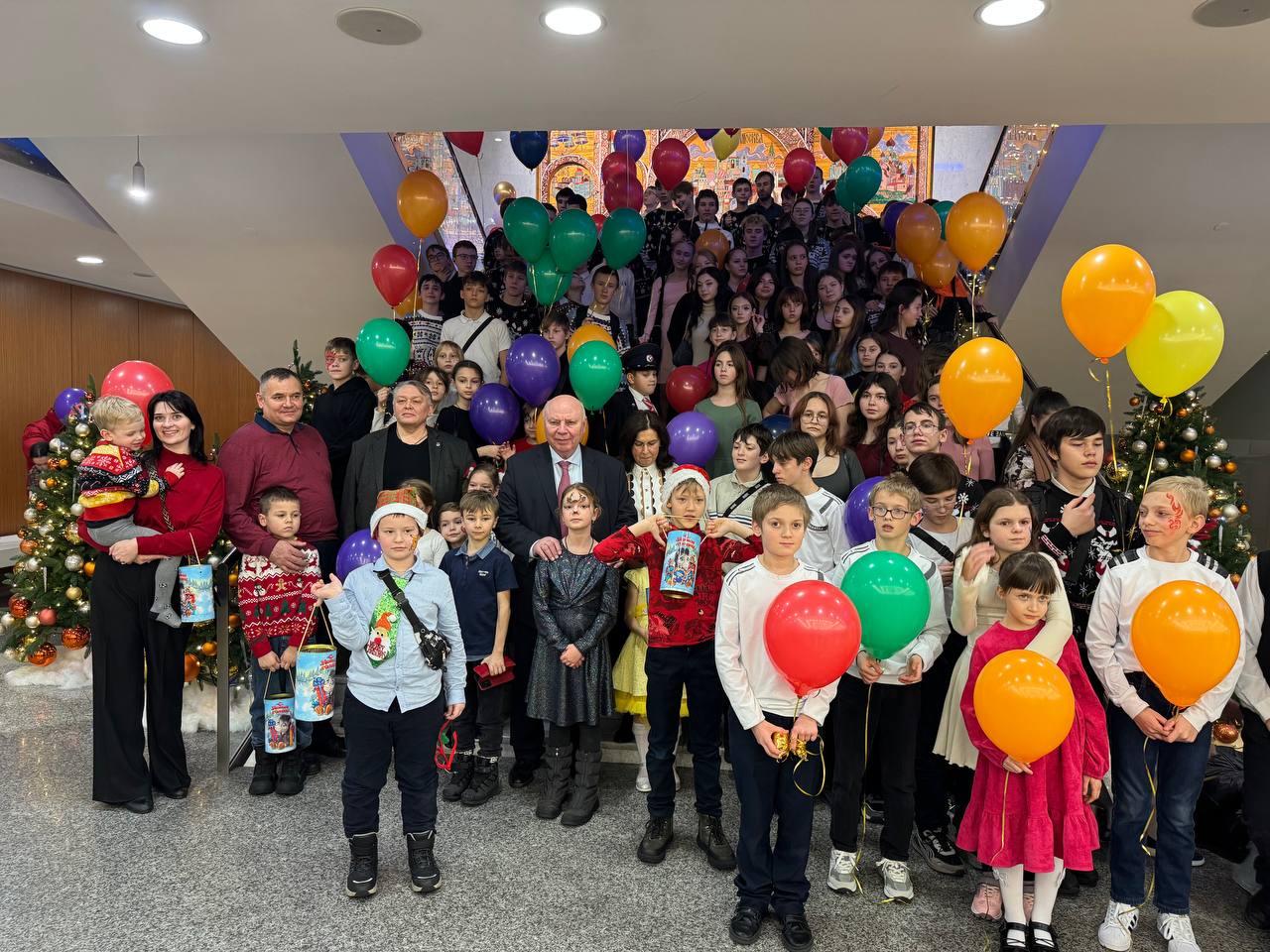Благотворительная ёлка в ЦМТ: праздник для 400 детей