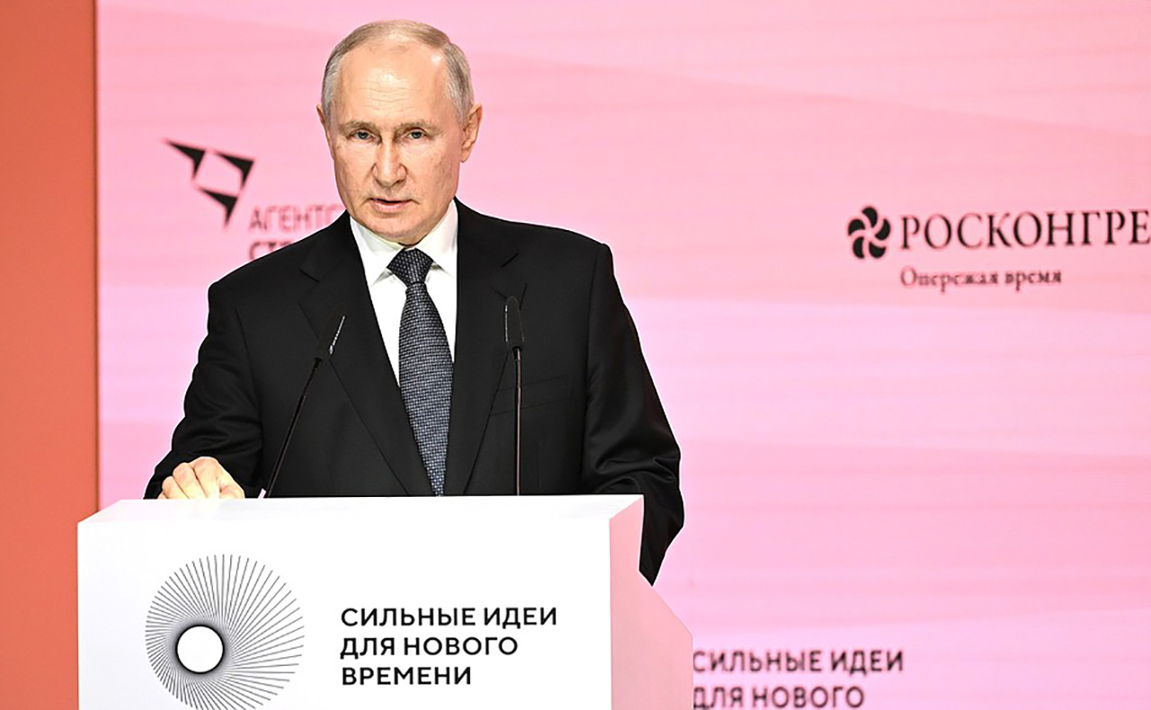 Владимир Путин выступает на форуме «Сильные идеи для нового времени» с докладом в ЦМТ Москвы