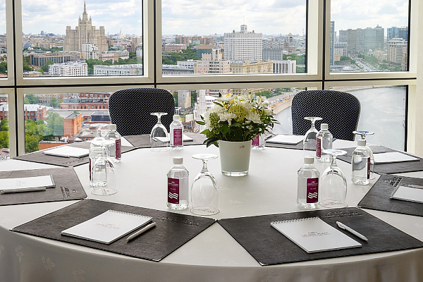 Зал Junior Lounge Зал Junior Lounge