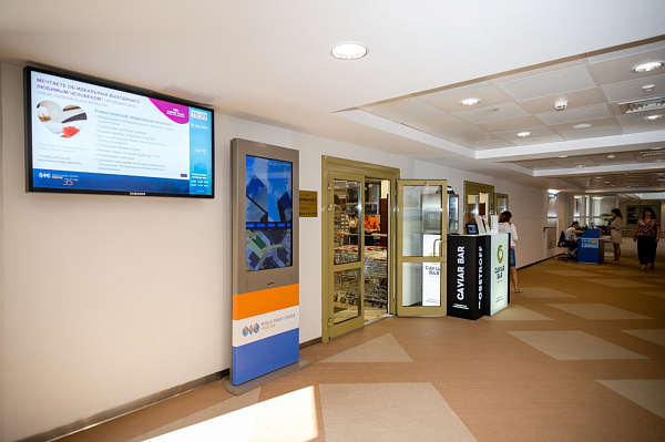 Рекламные изображения на навигационных киосках Рекламные изображения на навигационных киосках